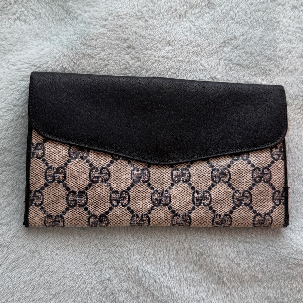 Gucci Black and Cream Monogram Clutch - Picture 3 of 16